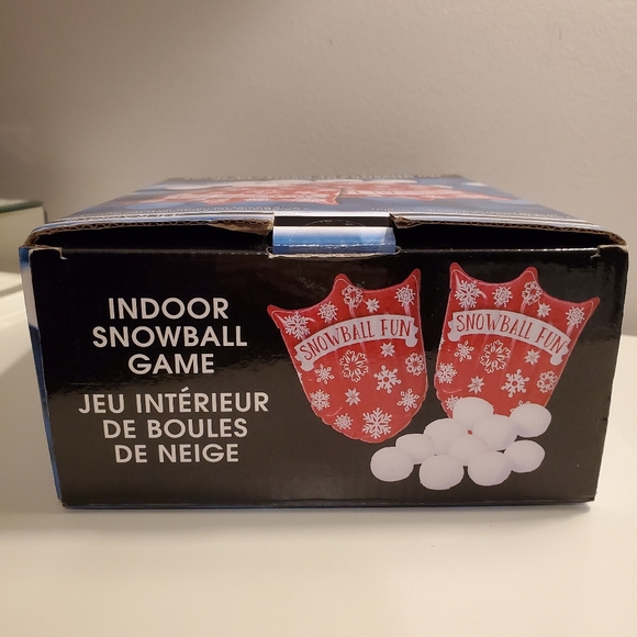 Indoor snowball game, never used, inflatable shields, 10 snowballs - Picture 3 of 7